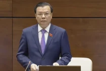 Trả lời vòng vo, Bộ trưởng Đinh Tiến Dũng liên tục bị nhắc nhở