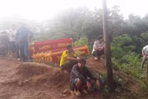 Đã tìm thấy 8 thi thể vụ sạt lở núi ở Hòa Bình