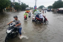 Ảnh: TP Hải Dương "thành sông" sau cơn mưa lớn