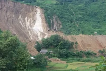 Hòa Bình: Sạt lở đất nghiêm trọng, 18 người bị vùi lấp