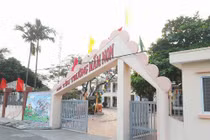 Thực hư chuyện “gà luộc nguyên con” cho học sinh ăn ở Hải Phòng?