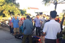  Đâm vào xe chở tôn, người đàn ông bị cứa cổ tử vong