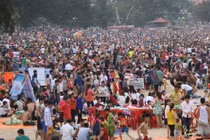 Bãi tắm Đồ Sơn “vỡ trận” vì hàng nghìn khách đổ về