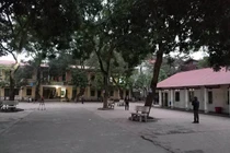 Sập lan can trường tiểu học Văn Môn, 16 học sinh bị thương