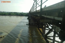 Hà Nội: Người nhái khẳng định có bom dưới chân cầu Long Biên