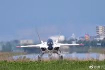 Ngắm "hàng hiếm" máy bay tàng hình thế hệ thứ 5 của Nhật