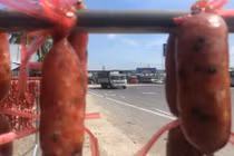 Người bán lạp xưởng "hốt bạc" tại BOT Cai Lậy