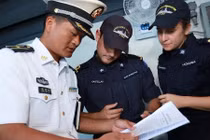 Bám sát tàu chiến Trung Quốc diễu võ ở Địa Trung Hải