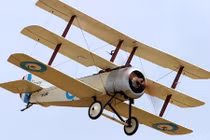 Tại sao máy bay thời CTTG 1 lại có nhiều tầng cánh?