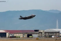 Nghi vấn F-35 đang tập oanh tạc căn cứ Triều Tiên?