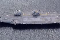 Ảnh mới nhất siêu tàu sân bay Anh giữa biển khơi