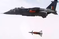 Ấn Độ sản xuất được bom thông minh, Trung Quốc nên dè chừng