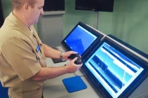 Sướng như lính tàu ngầm Mỹ, vừa chơi game vừa lái tàu ngầm