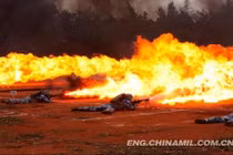 Khó hiểu Quân đội Trung Quốc vẫn dùng súng phun lửa