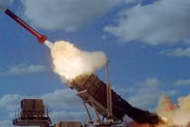 Tên lửa phòng không Mỹ phóng 5 quả trượt cả 5