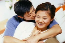 Ông chồng đáng yêu khi lúc nào cũng thích ngủ cùng vợ