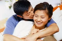 Ông chồng đáng yêu khi lúc nào cũng thích ngủ cùng vợ