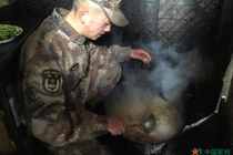 Mổ xẻ bữa ăn của lính sơn cước Trung Quốc