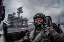 Mục kích tàu sân bay Mỹ tập trận huyên náo Biển Đông