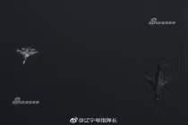 Mục kích máy bay Su-27 đánh chặn "pháo đài bay" B-52, B-1B