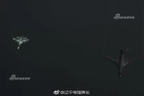 Mục kích máy bay Su-27 đánh chặn "pháo đài bay" B-52, B-1B