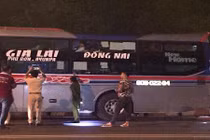 Tái diễn ném đá xe khách trên đường Hồ Chí Minh