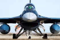 Đắt khủng khiếp máy bay chiến đấu F-2 của Nhật Bản