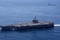 Kỳ quái đường đi của tàu sân bay Mỹ đe dọa Triều Tiên