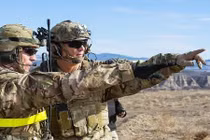 Quân đội Mỹ mua 293.000 mũ chống đạn cho binh sĩ