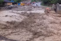 Lũ quét cuốn trôi 11 ngôi nhà ở Nghệ An