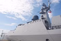 Chiến hạm Đinh Tiên Hoàng tham dự triển lãm LIMA