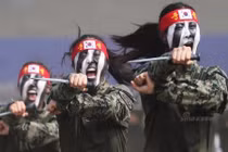 Vẻ đẹp chết ngất của cảnh sát đặc nhiệm Hàn Quốc