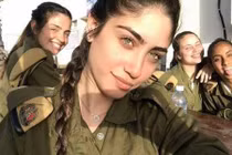 Vẻ đẹp căng tròn nhựa sống của nữ quân nhân Do Thái