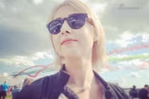 Gái xinh "tự sướng" bên dàn chiến đấu cơ "khủng" ở MAKS 2017