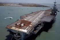 Kinh hoàng: Mỹ tốn 60 triệu USD để... phá tàu sân bay