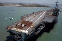 Kinh hoàng: Mỹ tốn 60 triệu USD để... phá tàu sân bay