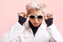 Sơn Tùng MTP 'lạc trôi' với mái tóc con gà trong buổi họp mặt fan 