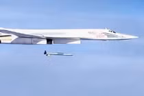 Sởn gai ốc với tên lửa hành trình Kh-555 của Nga