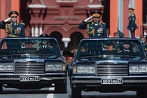 Đẳng cấp "khủng" siêu xe mui trần trong duyệt binh Nga 