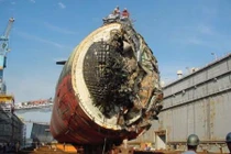 Tàu ngầm hạt nhân Mỹ đâm đá ngầm... nhiều người thương vong