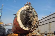 Tàu ngầm hạt nhân Mỹ đâm đá ngầm... nhiều người thương vong