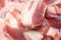 Thịt lợn thế này hãy ném bỏ đi, kẻo rước họa