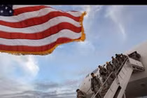 Xúc động khoảnh khắc hạnh phúc nhất của binh lính Mỹ 