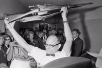 Cận cảnh khẩu súng được dùng ám sát John F. Kennedy