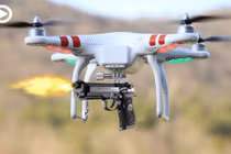 Sau bom, đến lượt súng máy cũng có thể gắn vào flycam