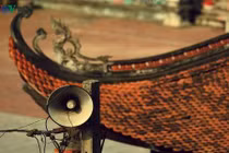 Cận cảnh những chiếc loa phường bám cột điện ở Hà Nội