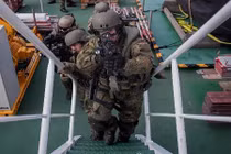 Mục kích Đặc nhiệm Đức dàn quân săn cướp biển