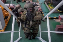 Mục kích Đặc nhiệm Đức dàn quân săn cướp biển