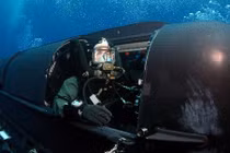 Khó đỡ tàu ngầm mini do Đài Loan tự chế tạo