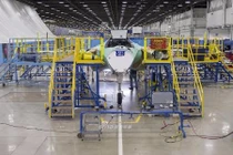 Choáng ngợp trong nhà máy sản xuất chiến đấu cơ F-35